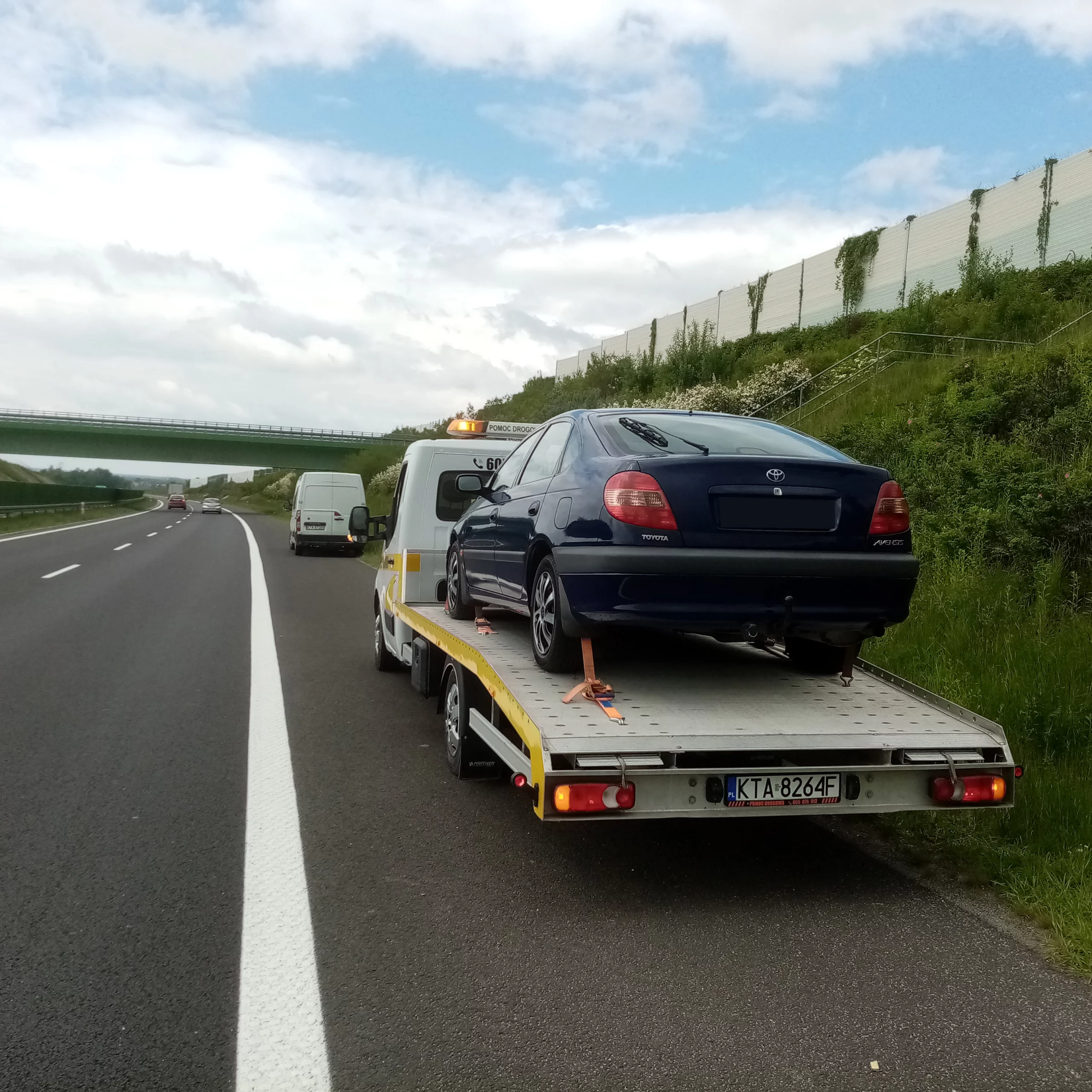 Laweta na autostradzie A4 – pomoc drogowa Tarnów, transport auta po awarii