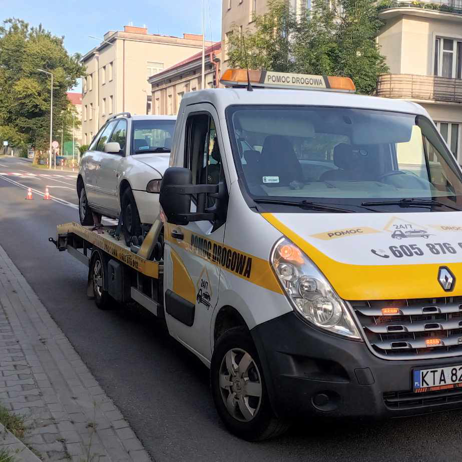 Pomoc po kolizji Tarnów – transport auta lawetą po stłuczce