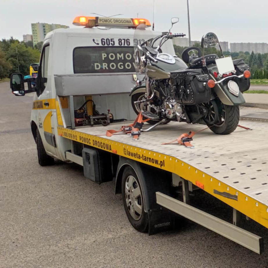 transport motocykla na lawecie po awarii