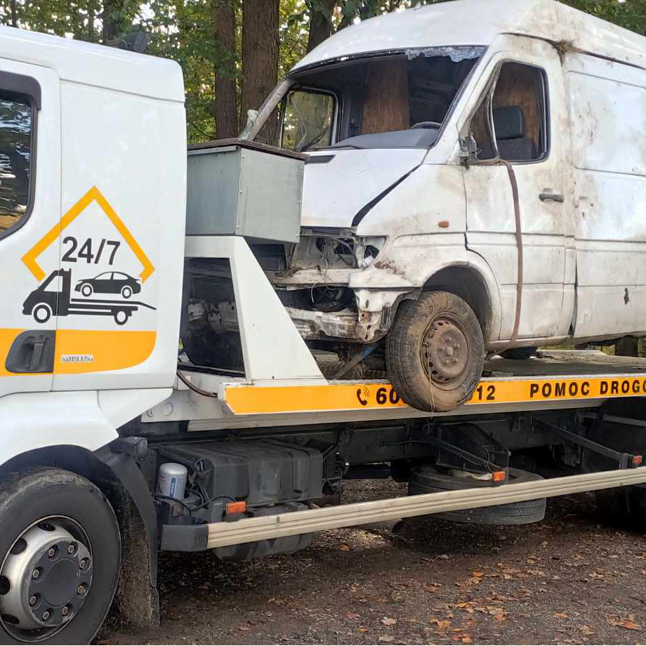 Laweta busa w Tarnowie – szybka pomoc drogowa