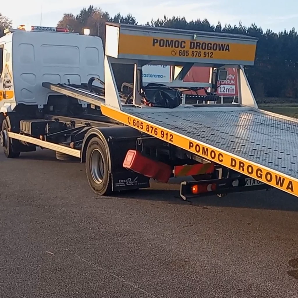 Hydraulicznie opuszczana platforma lawety – pomoc drogowa Tarnów