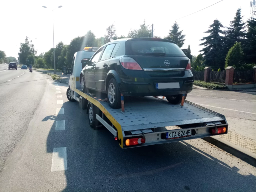 laweta samochodu osobowego podczas transportu