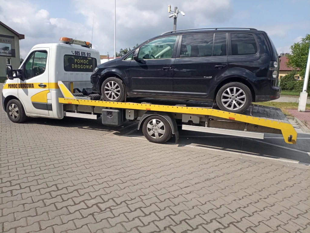 transport samochodu osobowego lawetą Tarnów