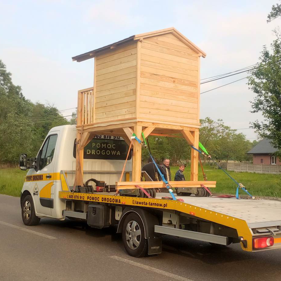 Transport gabarytów Tarnów – przewóz domku drewnianego lawetą 605 876 912