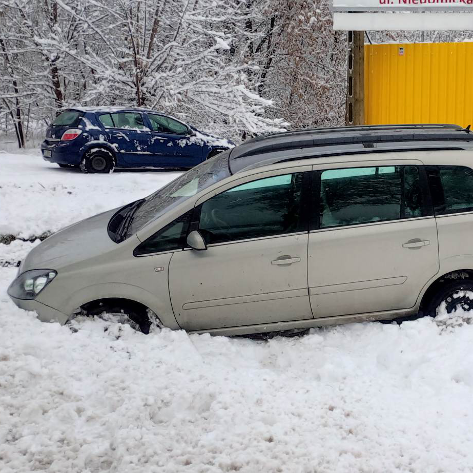 Pomoc drogowa Tarnów – wyciąganie auta z rowu i zaspy śnieżnej